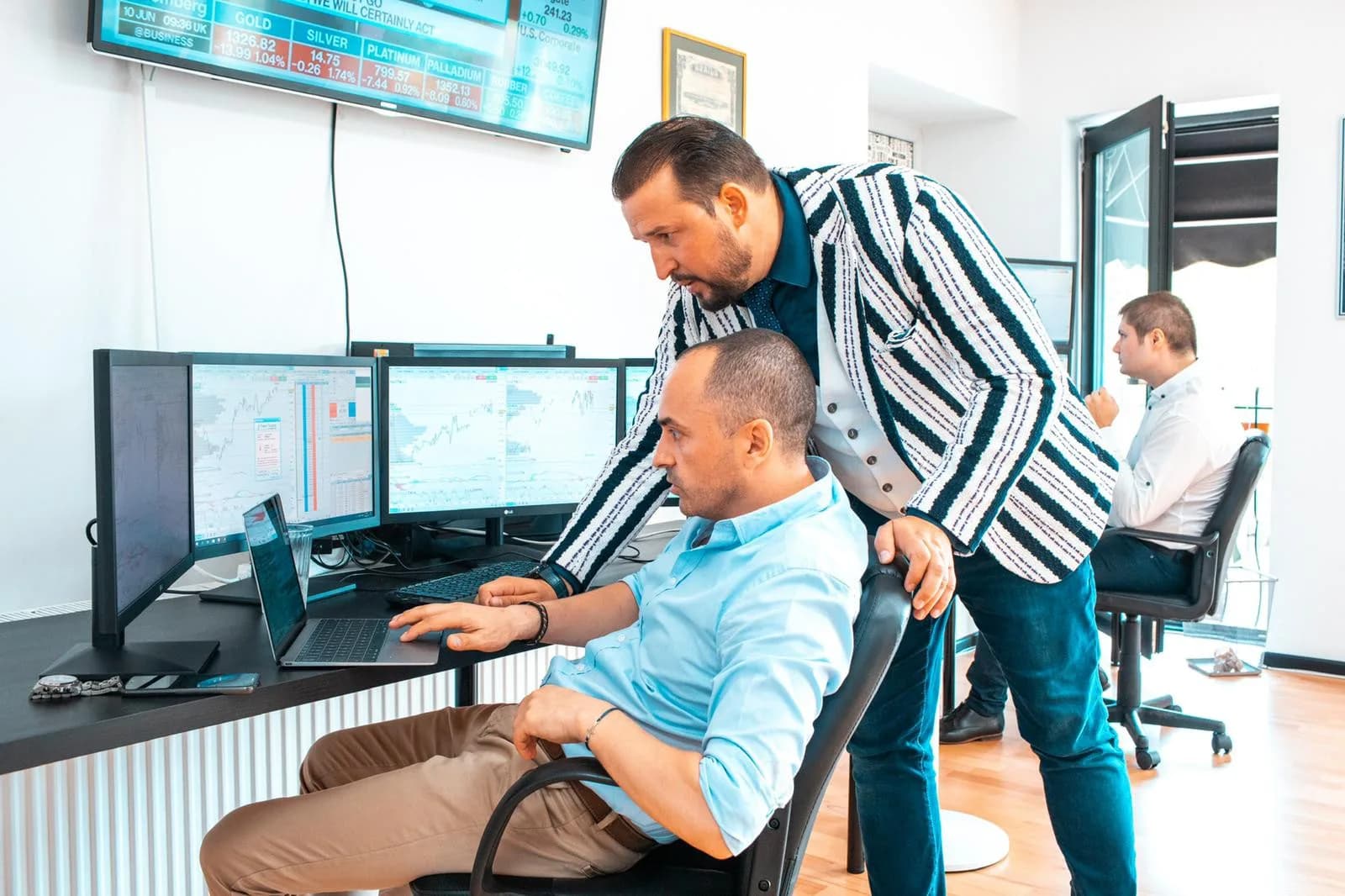 Discover the Trading Course in Pipera That Awards a Diploma Equivalent to 2 University Years!